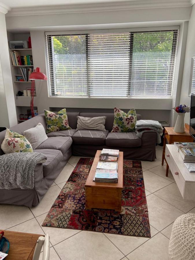 Modern, Centrally Located Dorp Street Apartment สเตลเลนบอช ภายนอก รูปภาพ
