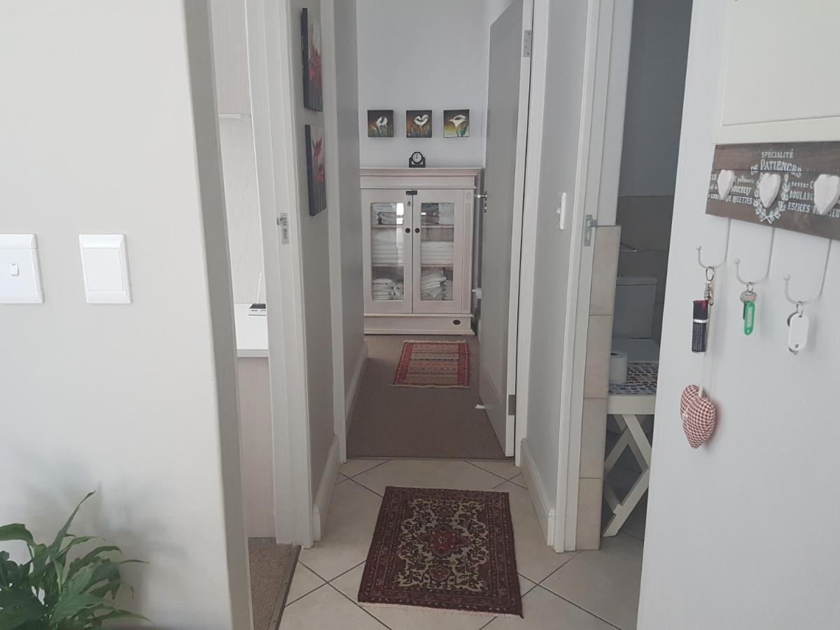 Modern, Centrally Located Dorp Street Apartment สเตลเลนบอช ภายนอก รูปภาพ