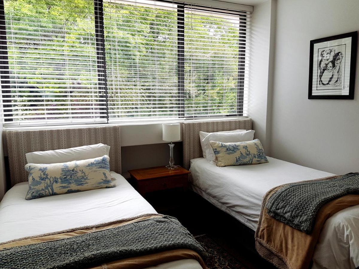 Modern, Centrally Located Dorp Street Apartment สเตลเลนบอช ภายนอก รูปภาพ